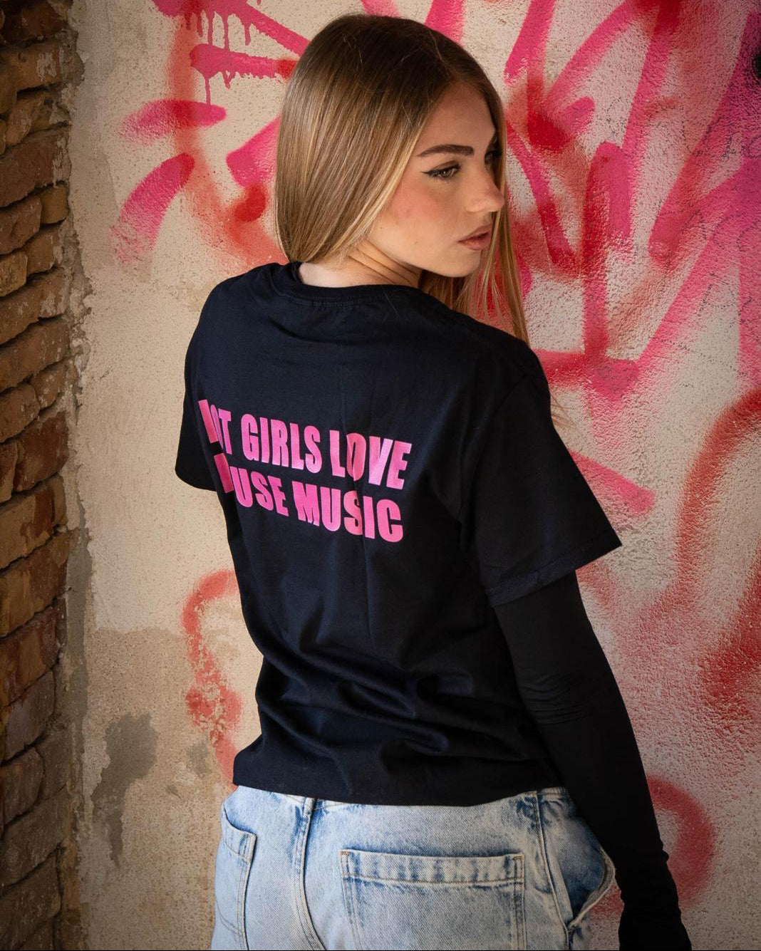 T-shirt hot girls love house music